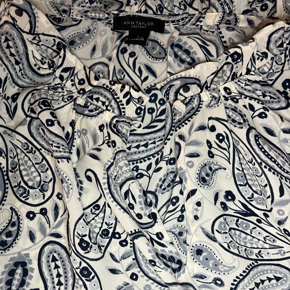 Ann Taylor Factory paisley blouse, Size L - Picture 5 of 7